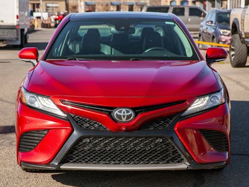 Used 2018 Toyota Camry XSE image 3