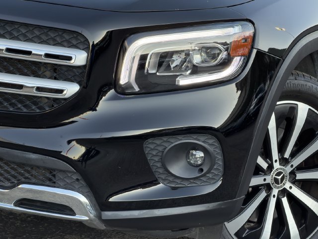 Used 2022 Mercedes-Benz GLB 250 4MATIC w/ Premium Package Lite image 11