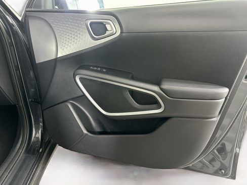 Used 2025 Kia Soul LX w/ LX Technology Package FWD image 29