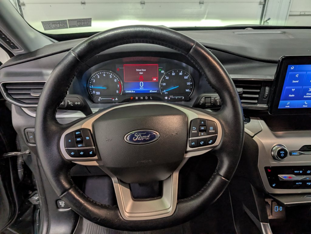 Used 2022 Ford Explorer XLT w/ Equipment Group 202A AWD/4WD image 17