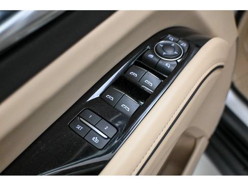 Used 2024 Cadillac Escalade Premium Luxury AWD/4WD image 40