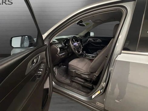 Used 2021 Chevrolet Traverse LS FWD image 21
