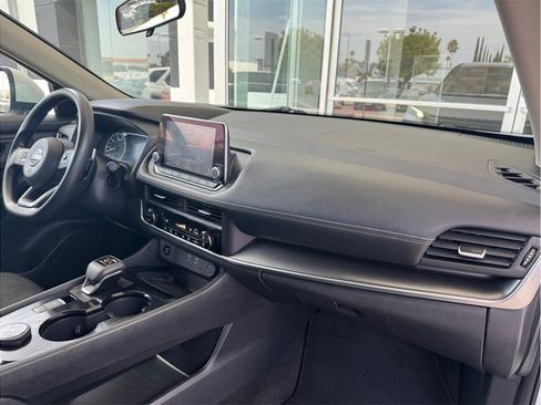 Used 2024 Nissan Rogue SV AWD/4WD image 21