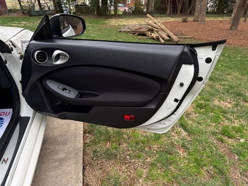 Used 2020 Nissan 370Z Coupe image 52