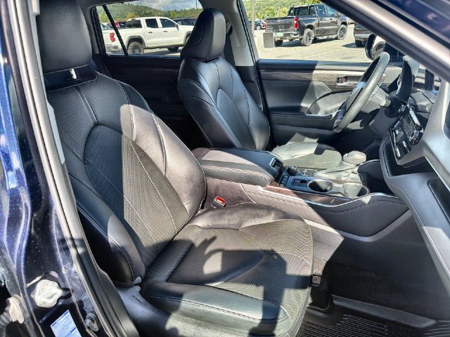 Used 2022 Toyota Highlander Limited AWD/4WD image 29