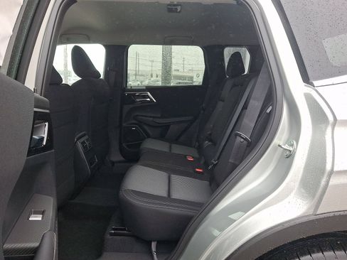 New 2026 Mitsubishi Outlander ES image 9
