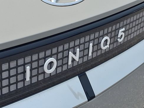 Certified 2023 Hyundai Ioniq 5 Limited AWD/4WD image 32