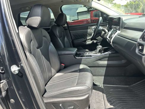 Used 2023 Kia Sorento SX AWD/4WD image 19