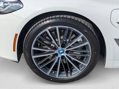Certified 2023 BMW 530e w/ Convenience Package image 25