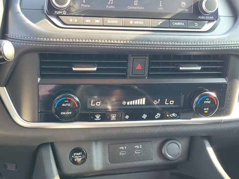 Used 2024 Nissan Rogue SV FWD image 27