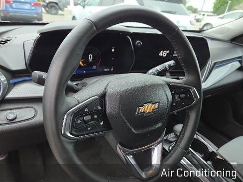 Used 2025 Chevrolet Trax LT w/ LT Convenience Package FWD image 11