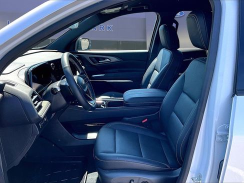 Used 2025 Chevrolet Traverse LT AWD/4WD image 21