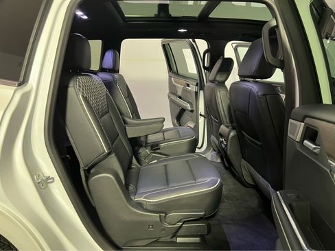 Used 2025 GMC Acadia Denali w/ Super Cruise Package AWD/4WD image 27