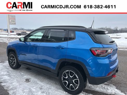 Used 2025 Jeep Compass Trailhawk w/ Trailhawk Elite Group AWD/4WD image 4