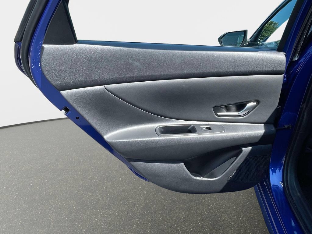 Used 2023 Hyundai Elantra SEL w/ Convenience Package FWD image 13