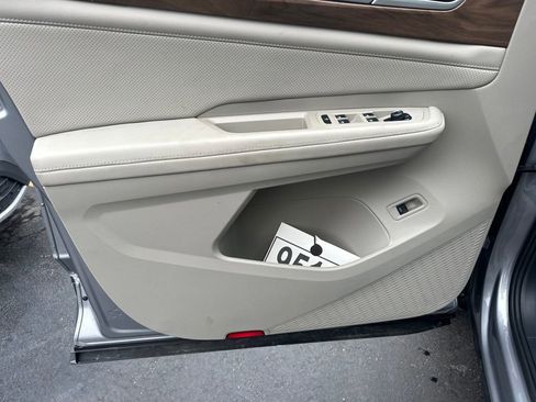 New 2025 Volkswagen Atlas SE image 10