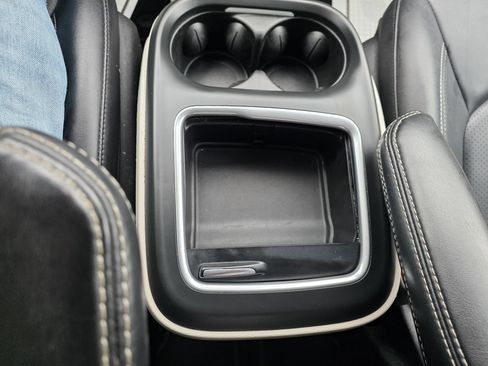 Used 2024 Chrysler Pacifica Touring-L FWD image 24