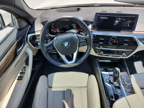 Used 2021 BMW 530i w/ Premium Package RWD image 11