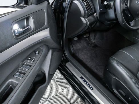 Used 2015 INFINITI Q40 w/ Moonroof Package RWD image 7