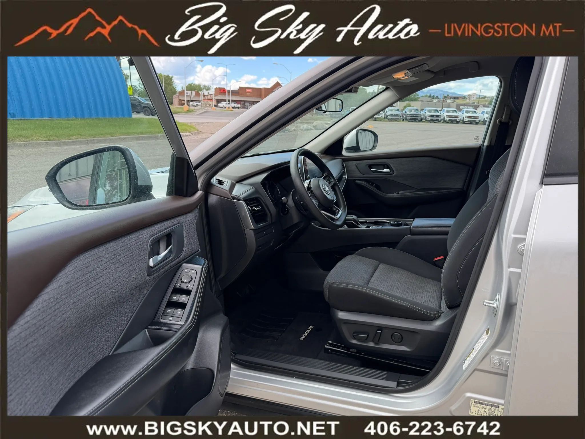 Used 2022 Nissan Rogue SV AWD/4WD image 12