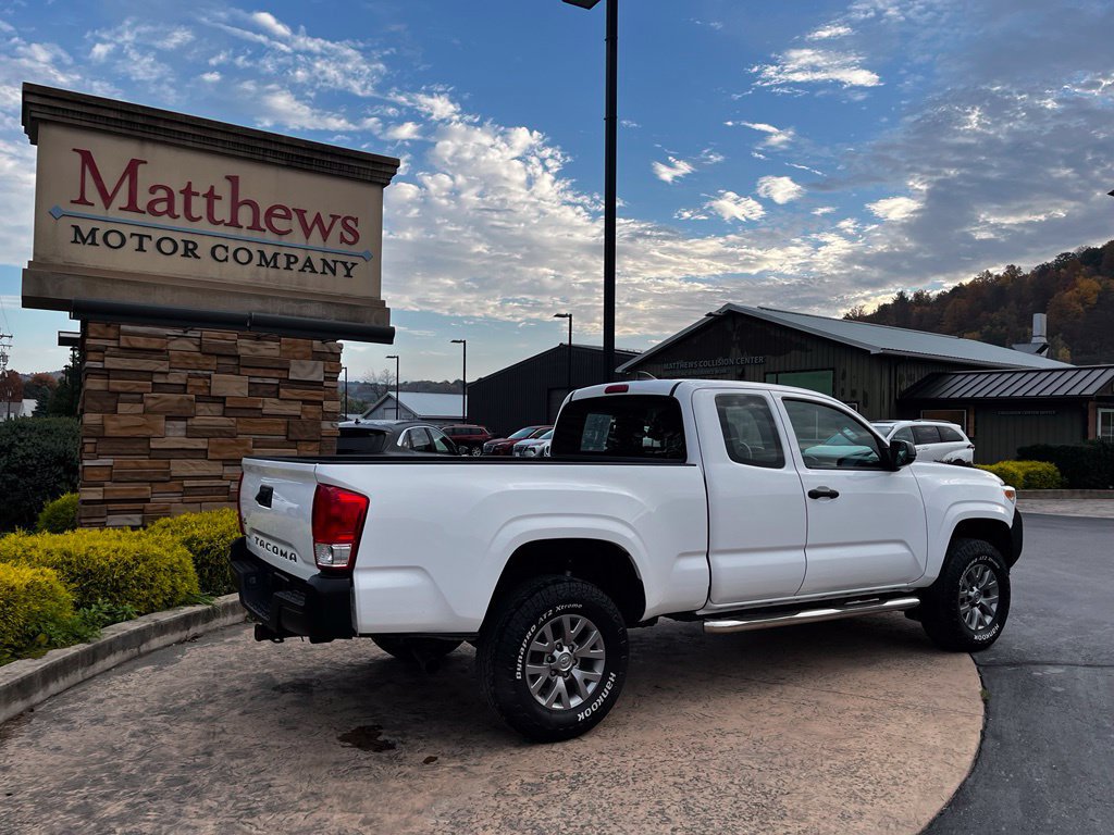 Used 2017 Toyota Tacoma SR AWD/4WD image 5