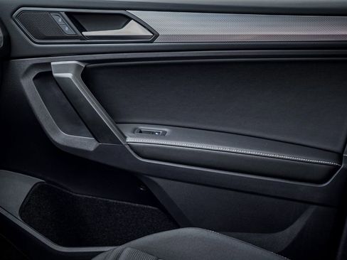 Used 2024 Volkswagen Tiguan S image 13