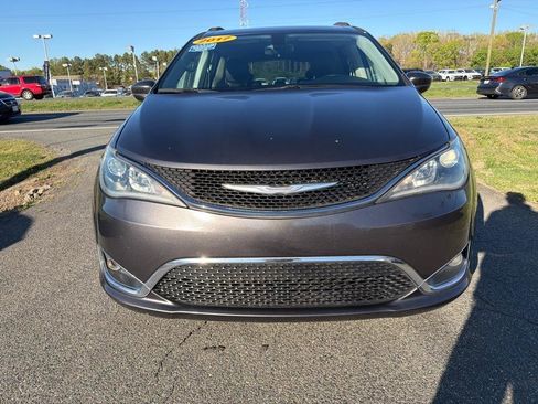 Used 2017 Chrysler Pacifica Touring-L image 3