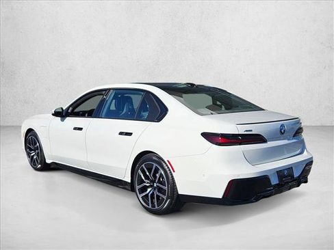 New 2026 BMW 750e xDrive image 9