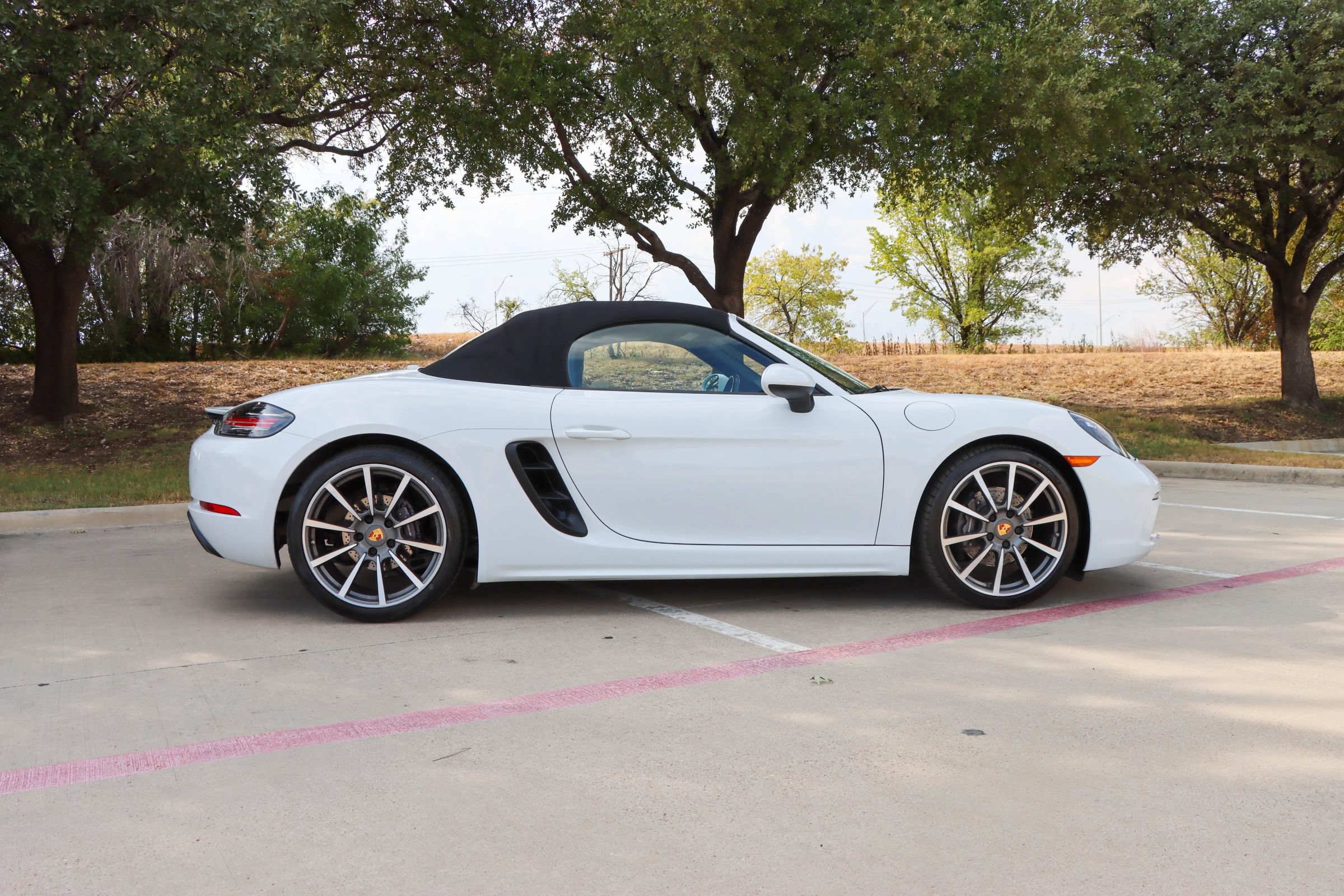 Used 2019 Porsche 718 Boxster RWD image 16