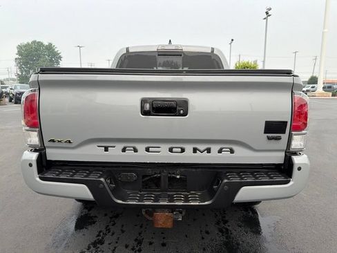 Used 2020 Toyota Tacoma TRD Sport w/ TRD Premium Sport Package AWD/4WD image 6