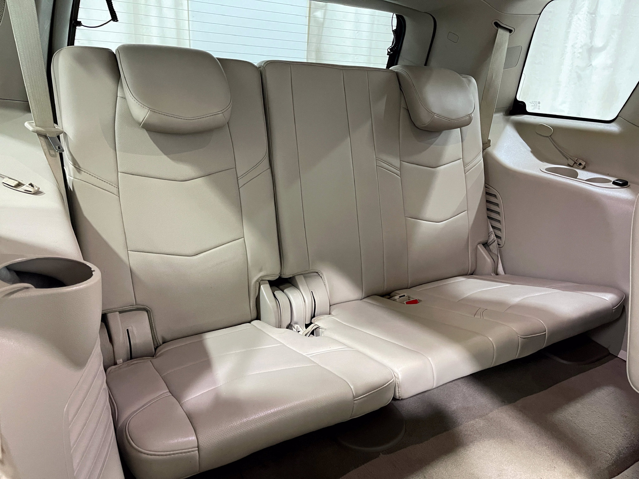 Used 2015 Cadillac Escalade Premium AWD/4WD image 32