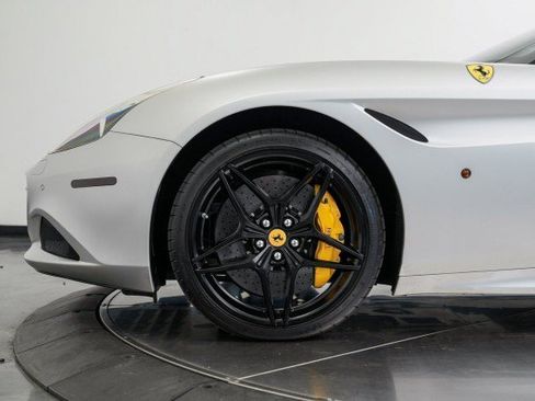 Used 2016 Ferrari California T image 27