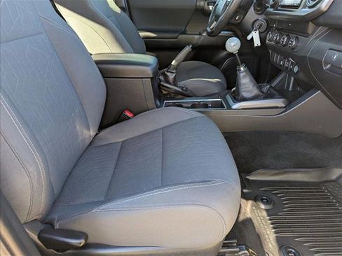 Used 2019 Toyota Tacoma TRD Off-Road AWD/4WD image 18