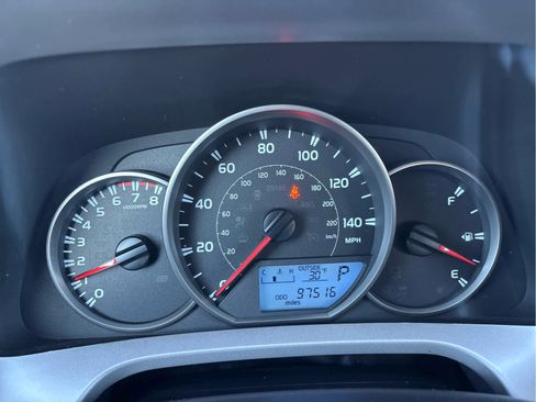 Used 2016 Toyota RAV4 LE image 22