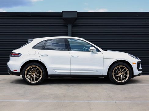 Certified 2025 Porsche Macan image 8