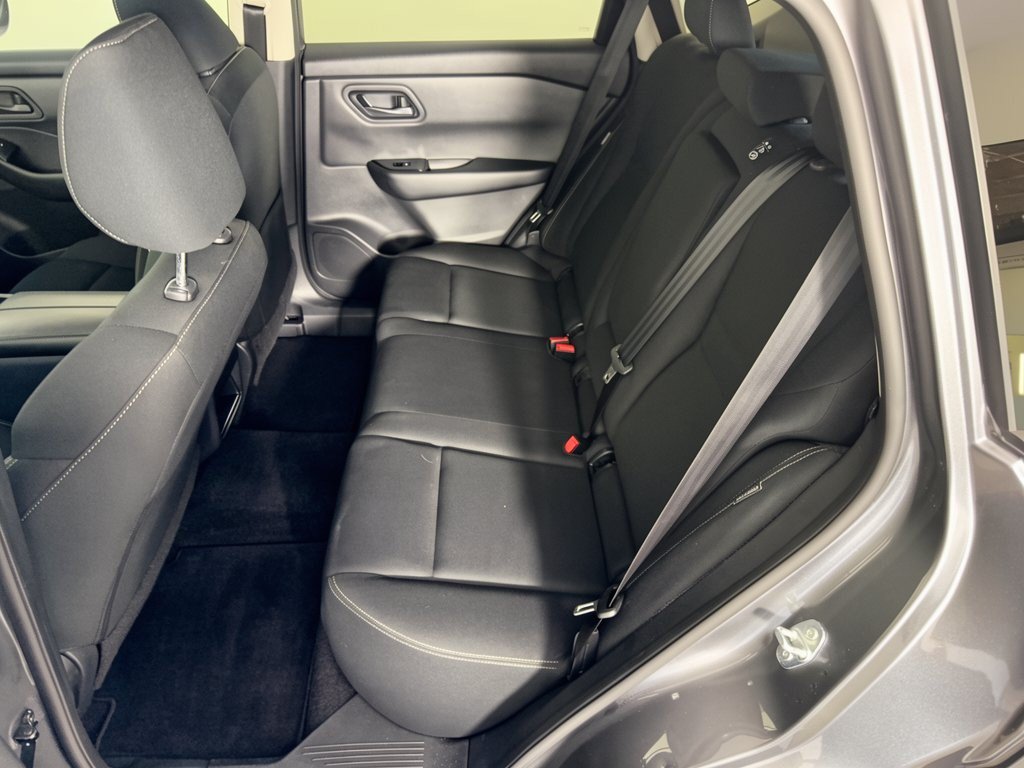 Used 2024 Nissan Rogue S AWD/4WD image 25