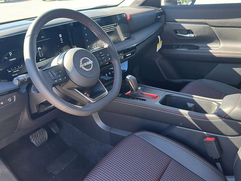 New 2026 Nissan Kicks SR image 9