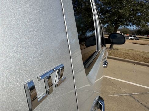 Used 2012 Chevrolet Avalanche LTZ image 15