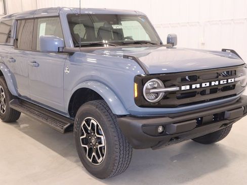 New 2025 Ford Bronco Outer Banks image 2