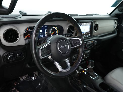Used 2022 Jeep Wrangler Unlimited Sahara AWD/4WD image 19