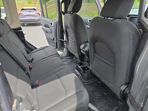 Used 2020 Jeep Wrangler Unlimited Sahara AWD/4WD image 14