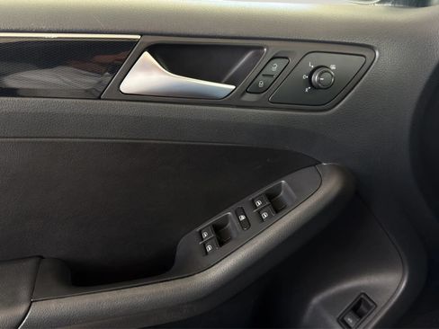 Used 2015 Volkswagen Jetta Sport FWD image 12