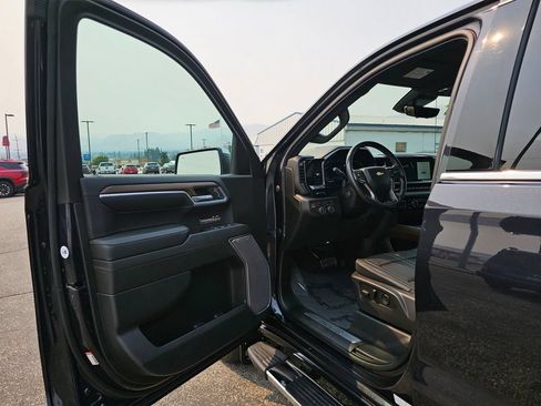 Certified 2022 Chevrolet Silverado 1500 High Country w/ Technology Package AWD/4WD image 28