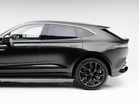 Used 2021 Aston Martin DBX image 19