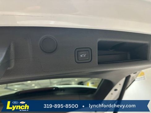 Used 2023 Chevrolet Equinox LT image 18