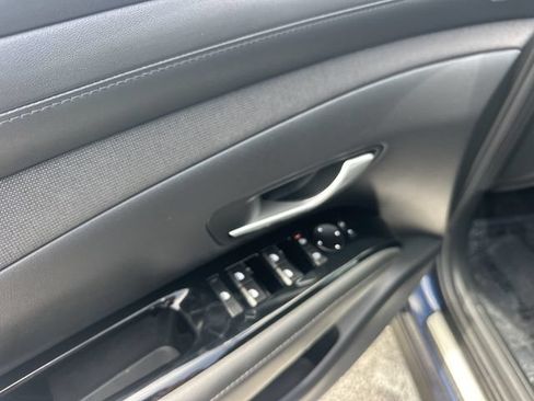 Used 2025 Hyundai Tucson Limited FWD image 17
