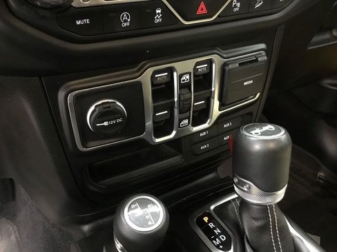 Used 2019 Jeep Wrangler Unlimited Sahara w/ Quick Order Package 24M Moab AWD/4WD image 19