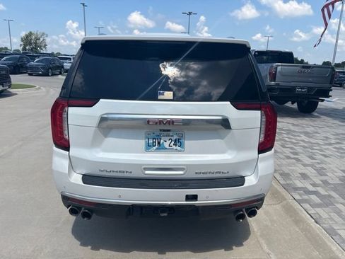 Used 2021 GMC Yukon XL Denali w/ Denali Premium Package AWD/4WD image 4