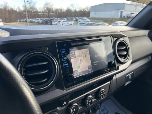 Used 2019 Toyota Tacoma TRD Off-Road w/ Technology Package image 8