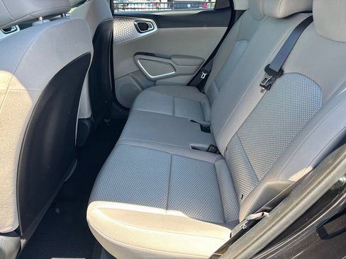Used 2025 Kia Soul LX FWD image 21